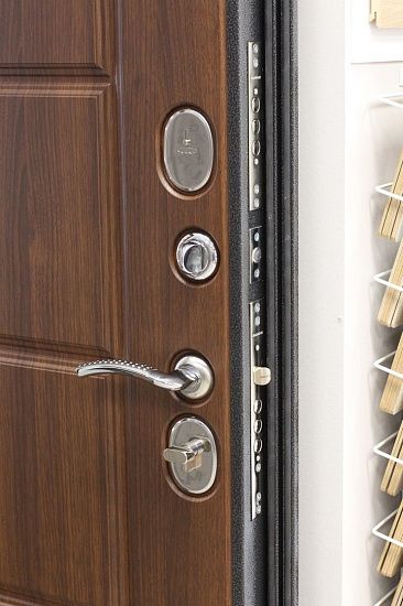 Входная дверь  