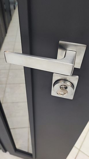 Входная дверь  