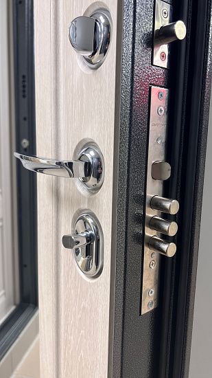 Входная дверь  